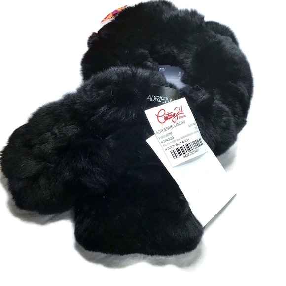 🔥NWT $365 ADRIENNE LANDAU BLACK GENUINE RABBIT FUR POM POM SCARF - SOLD OUT! 🔥 - Picture 4 of 8